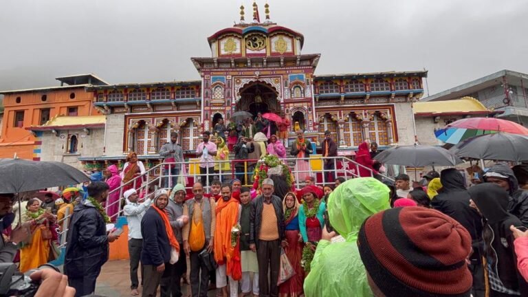 श्री बदरीनाथ धाम दर्शन को पहुंचे यमुनाघाटी से बाबा बौखनाथ, भद्रेश्वर महादेव एवं भटासींण माता की देवडोलियां