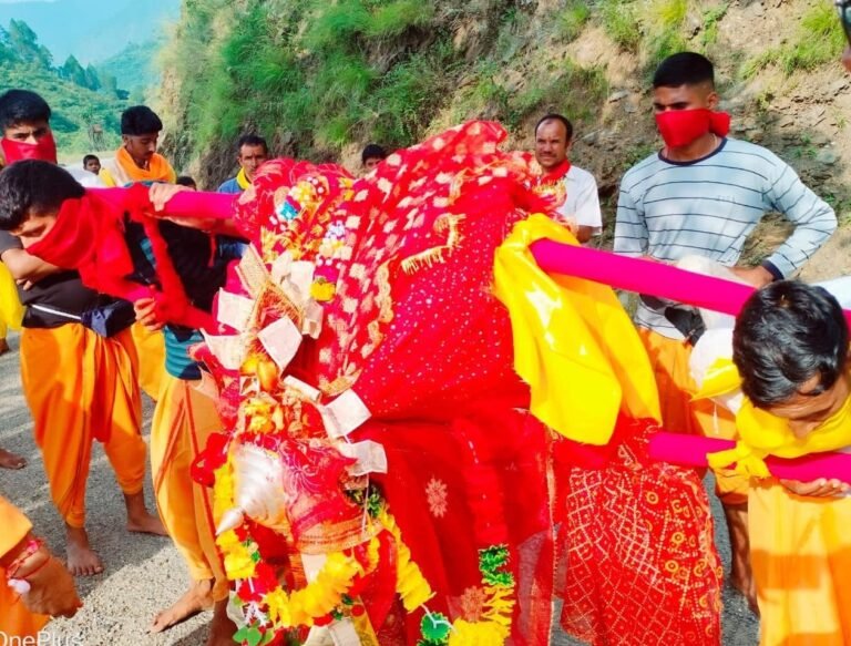 कुमेड़ा की राजराजेश्वरी इंद्रामती की विग्रह डोली दूसरे दिन कालेश्वर पहुंची