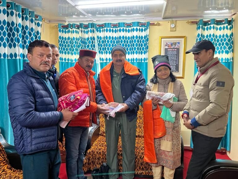 बदरीनाथ धाम पहुंचे एयर चीफ मार्शल वीआर चौधरी