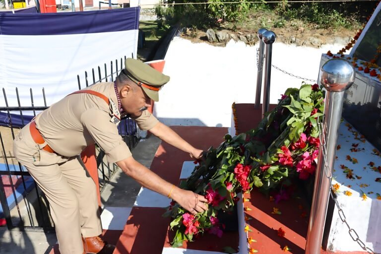 राष्ट्रीय पुलिस स्मृति दिवस” के अवसर पर चमोली पुलिस द्वारा श्रद्धा सुमन अर्पित कर दी गई श्रद्धांजलि