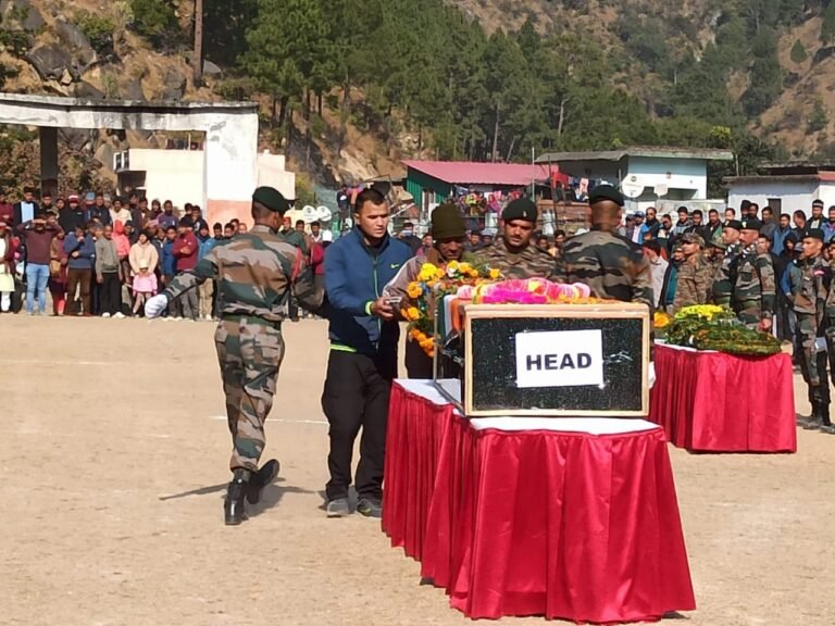 सैन्य सम्मान के साथ हुआ अमर शहीद नायक बीरेन्द्र सिंह का अंतिम संस्कार