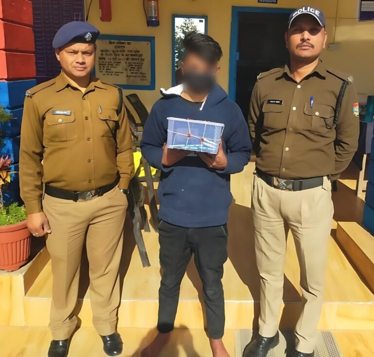 मोबाइल चोर चढ़ा पुलिस के हत्थे, शातीर चोर तीन अलग अलग स्थानों में पहले भी कर चुका हाथ साफ