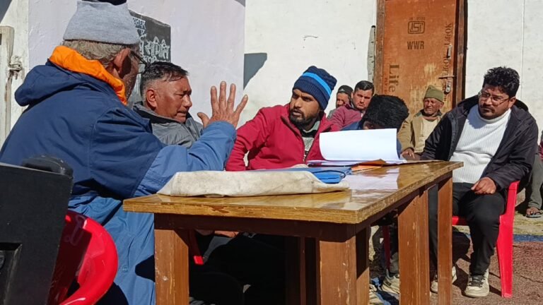उर्गम घाटी के डुमक गांव में मोटर मार्ग निर्माण को लेकर 14वे दिन भी धरना जारी 