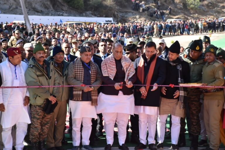 रक्षा मंत्री राजनाथ सिंह ने जोशीमठ-ढाक से 670 करोड लागत से निर्मित देश की 35 इंफ्रास्ट्रक्चर परियोजनाओं का किया उद्घाटन