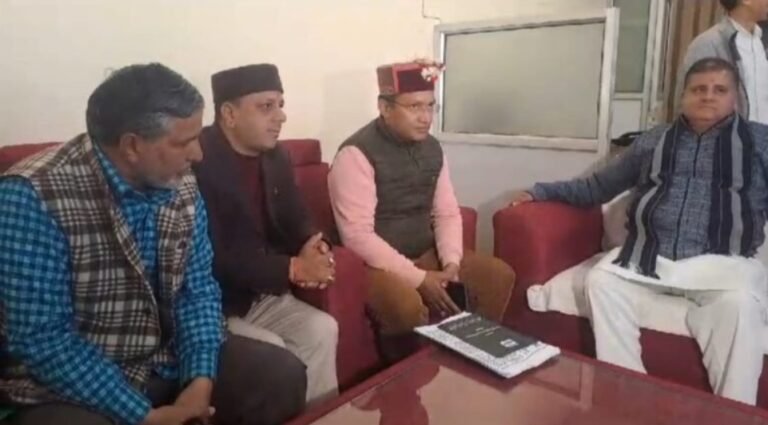 भाजपा के सभी मंत्री, विधायक जनप्रतिनिधियों से विकास कार्यों की पैरवी में संयम व अनुशासन बरते _महेंद्र भट्ट