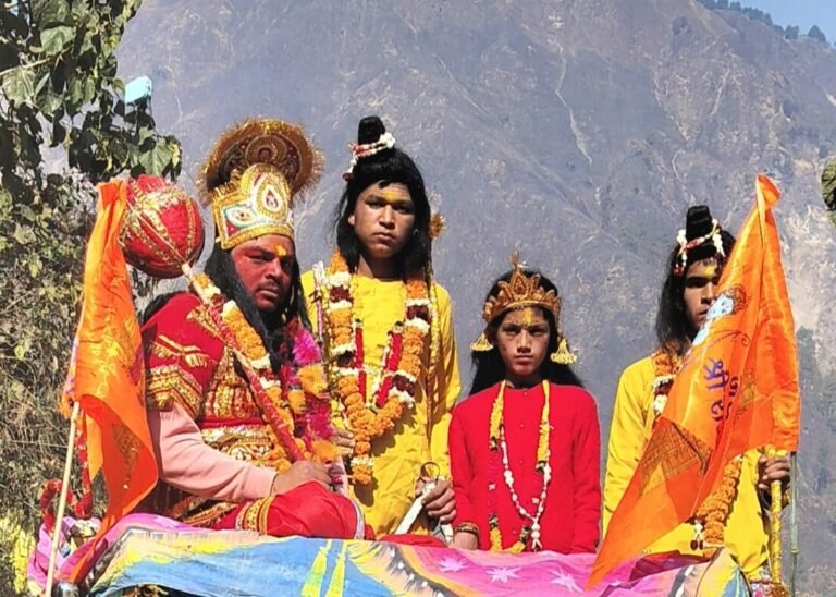 राम भक्तो ने भगवान आदित्य मन्दिर से ब्यारा शिव मंदिर तक निकली भव्य शोभा रथ यात्रा