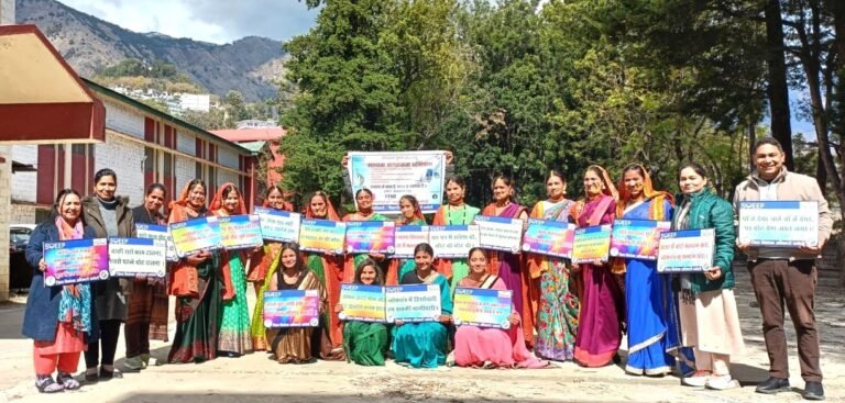 प्रवासी मतदाता बोले हम घर आकर अपने बूथ पर करेंगे मतदान