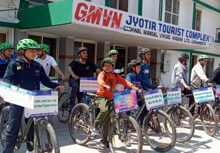 साइकिल रैली निकाल कर युवाओं ने चलाया मतदाता जागरूकता  अभियान