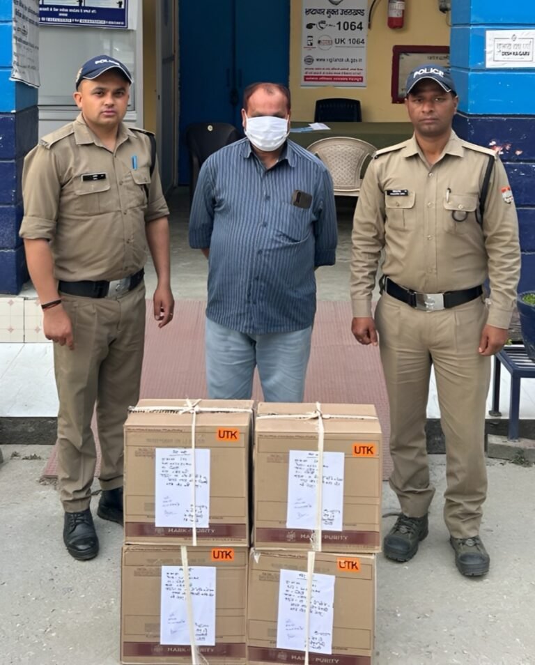 14 पेटी अवैध अंग्रेजी शराब के साथ 03 लोगो को अलग अलग जगहों पर किया गिरफ्तार,एक वाहन सीज 