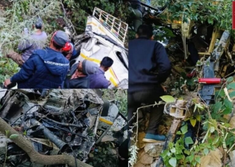बलेरो वाहन गहरी खाई में  गिरी 8 लोगो की मौत, 2 घायल