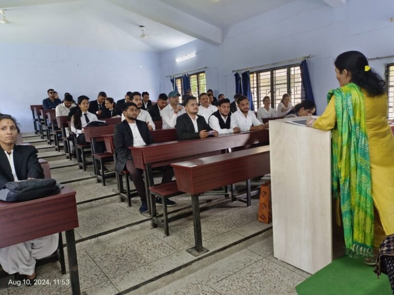 नशा मुक्ति भारत अभियान के तहत राजकीय विधि महाविद्यालय गोपेश्वर में शपथ ग्रहण व वृक्षारोपण का हुआ आयोजन