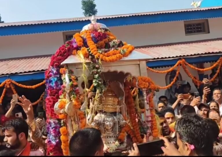 केदारनाथ के लिए आज निकली  ओंकारेश्वर मंदिर ऊखीमठ से बाबा की डोली