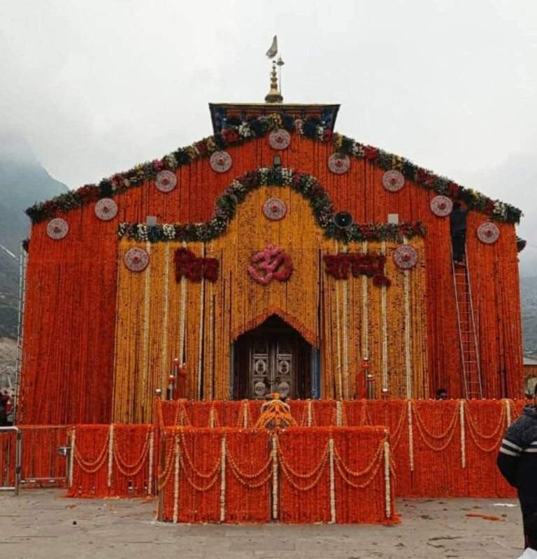 2 मई को खुलेंगे बाबा केदारनाथ के कपाट, 108 क्विंटल फूलों से सजाया गया मंदिर