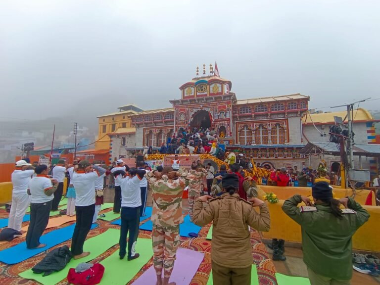 श्री बदरीनाथ, श्री केदारनाथ एवं श्री नृसिंह मंदिर ज्योर्तिमठ में अंतरराष्ट्रीय योग दिवस पर भव्य योगाभ्यास कार्यक्रम सम्पन्न