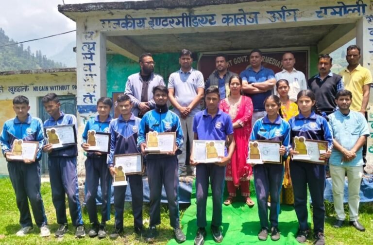 अटल उत्कृष्ट राजकीय इंटर कॉलेज उर्गम में स्वरचित काव्य पाठ प्रतियोगिता एवं प्रतिभा सम्मान समारोह  आयोजित