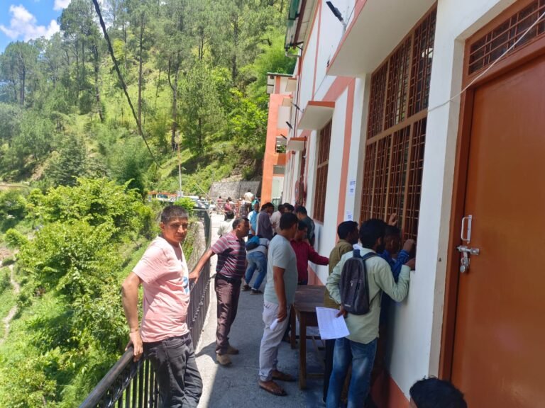 त्रिस्तरीय पंचायत चुनाव के लिए पहले दिन हुए 221 नामांकन