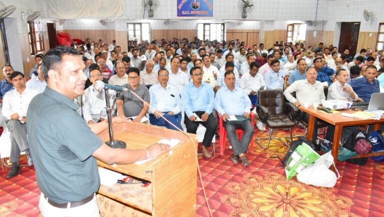 त्रिस्तरीय पंचायत चुनाव के लिए पीठासीन अधिकारियों का प्रशिक्षण हुआ आयोजित,960 पीठासीन अधिकारियों को दिया गया प्रशिक्षण