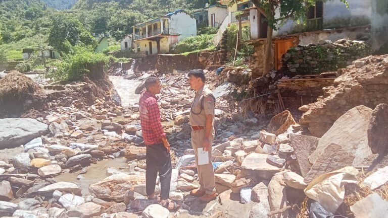बादल फटने से दो गोशाला क्षतिग्रस्त, 11 आवासीय भवनों को खतरा