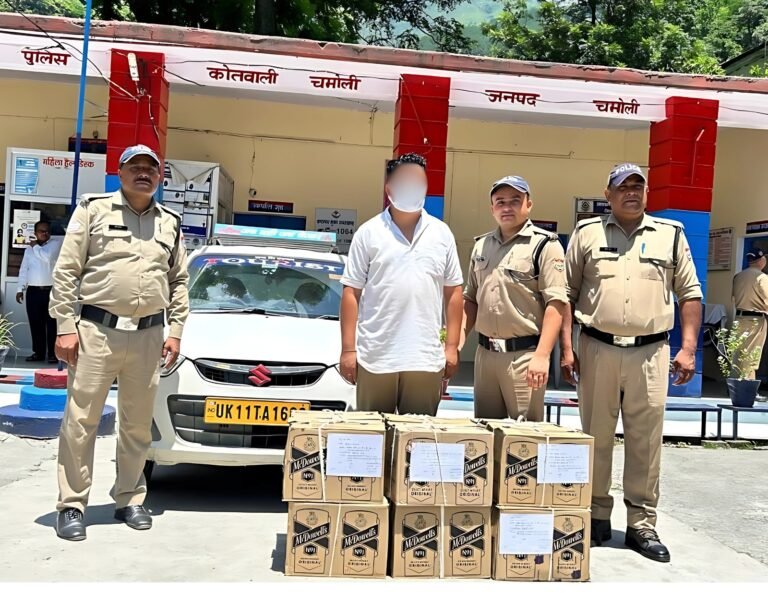 शराब तस्करों पर लगातार पुलिस की नजर जारी, 12 पेटी अवैध अंग्रेजी शराब के साथ एक गिरफ्तार,वाहन सीज