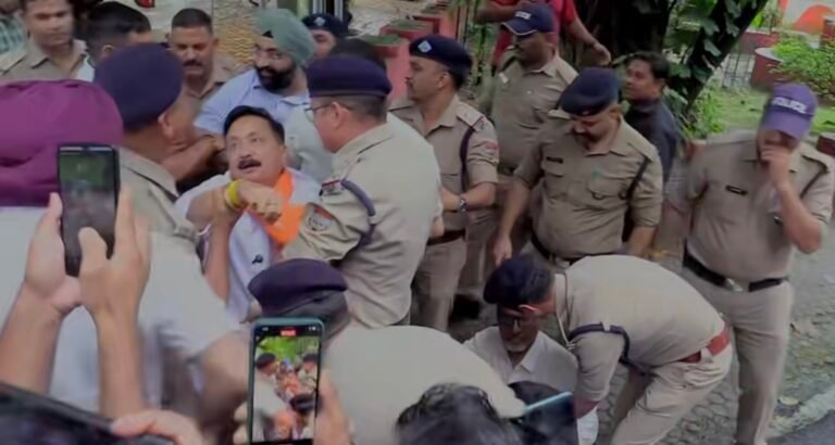 प्रदेश कांग्रेस अध्यक्ष के गवर्नर से मिलने का समय न मिलने पर विरोध जताने पर  गिरफ्तार  और किया रिहा