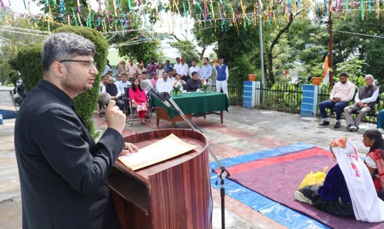 चमोली में धूमधाम से मनाया गया स्वतंत्रता दिवस