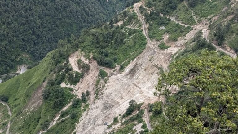 तीन महीने से पगना पाणा ईरानी मोटर मार्ग बंद,शासन प्रशासन कब लेगी निजमुला घाटी की सुध।