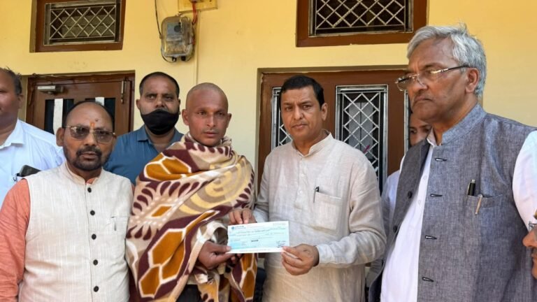गढ़वाल सांसद  अनिल बलूनी एवं पूर्व मुख्यमंत्री त्रिवेंद्र सिंह रावत ने किया नंदानगर के आपदा ग्रस्त गांव कुंतरी, सरपाणी,धुर्मा का किया स्थलीय निरीक्षण