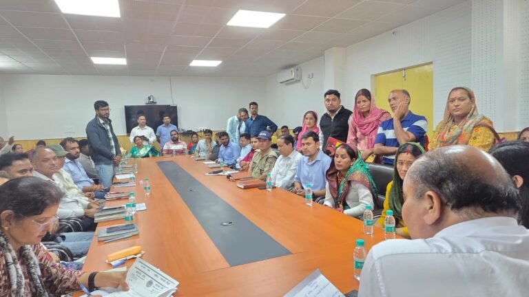 चमोली तहसील दिवस में जनप्रतिनिधियों ने की 71 शिकायतें दर्ज ,तहसील दिवस पर जनप्रतिनिधियों ने बैठने को जगह न होने पर जताई नाराजगी