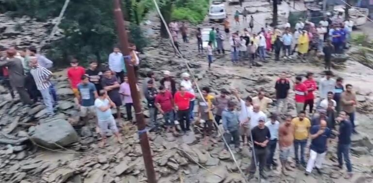 उत्तरकाशी  में फिर फटा बादल: नौगांव में घरों-दुकानों में घुसा पानी, मची अफरातफरी