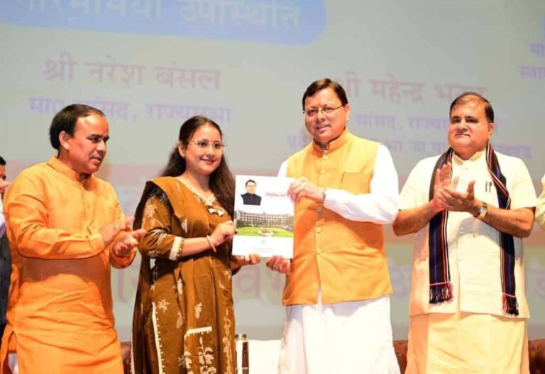 मुख्यमंत्री  पुष्कर सिंह धामी ने आज दून मेडिकल कॉलेज, देहरादून में 1,456 अभ्यर्थियों को नियुक्ति पत्र किये प्रदान