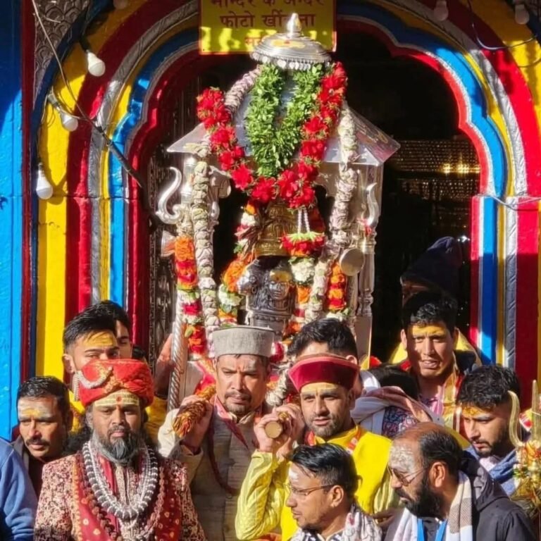 केदारनाथ के कपाट शीतकाल के लिए हुए बंद, पंचमुखी डोली ओंकारेश्वर मंदिर ऊखीमठ के लिए प्रस्थान, सैकड़ों की संख्या में श्रद्धालु रहें मौजूद।