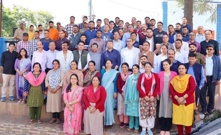 डीएम संदीप तिवारी के स्थानांतरण होने पर दी गई भावपूर्ण विदाई
