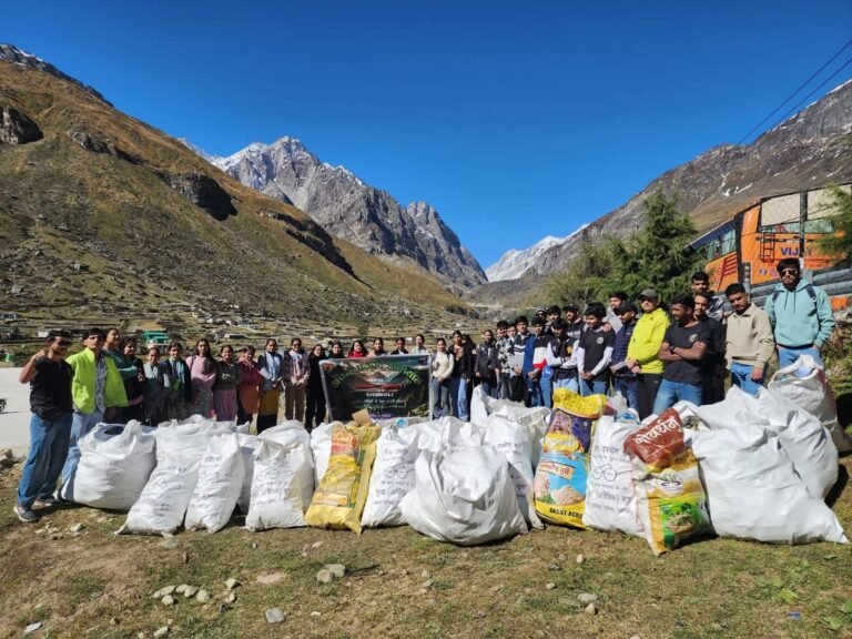 बदरीनाथ धाम से माणा तक चलाया स्वच्छता अभियान