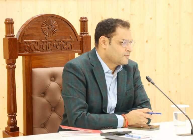 चमोली के नवनियुक्त डीएम गौरव कुमार ने संभाला पदभार