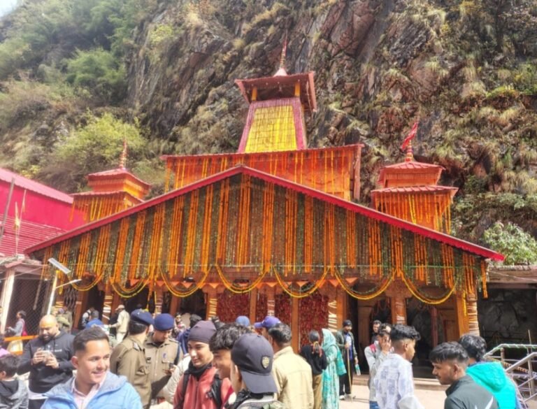 शीतकाल के लिए बंद हुए यमुनोत्री धाम के कपाट 