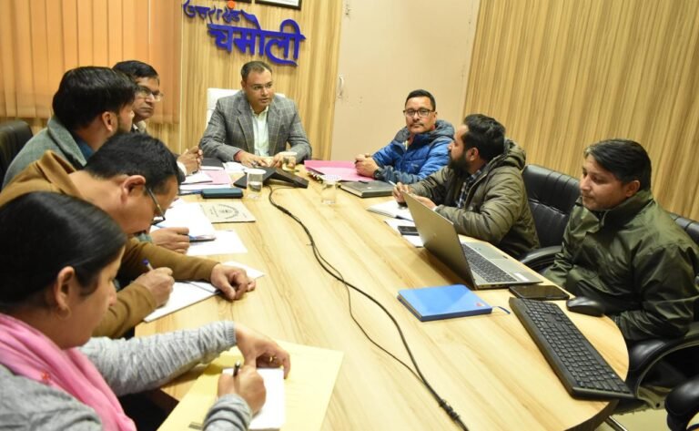जिलाधिकारी ने ली बद्रीनाथ मास्टर प्लान की समीक्षा बैठक