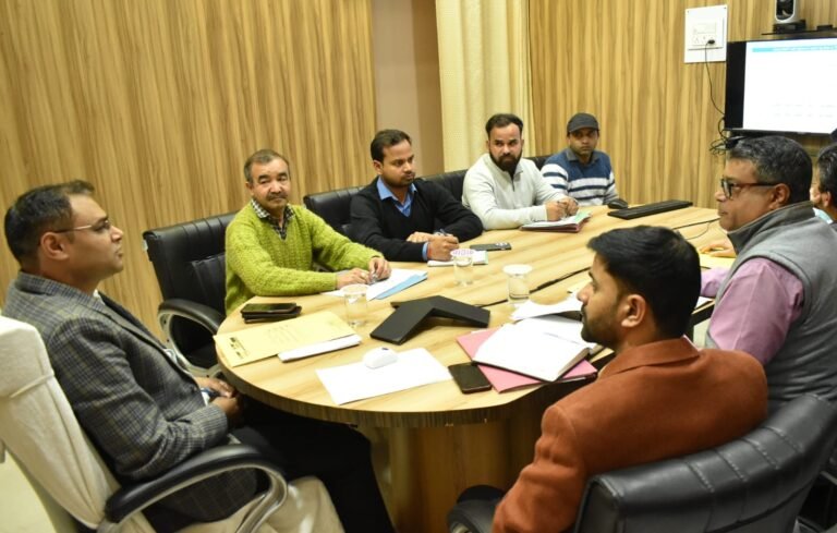 जिलाधिकारी ने पशुपालन, मत्स्य, डेरी एवं सहकारी विभागों की समीक्षा बैठक सम्पन