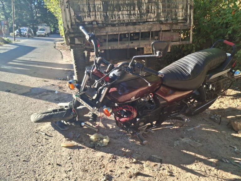 खड़ी  पिकप पर  मोटर साइकिल  ने मारी टक्कर 2 की मौत, 2 घायल