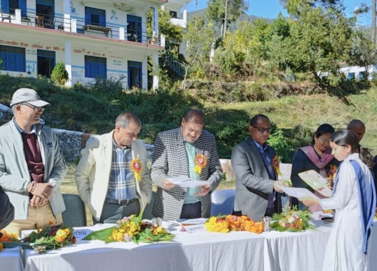 बाल संरक्षण को लेकर किया जागरूक, बाटे प्रशस्ति पत्र 