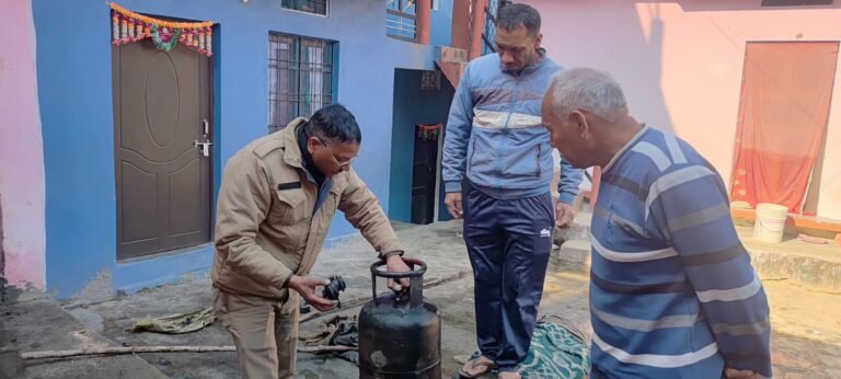 तेफना में गैस सिलेंडर में लगी आग,तीन घंटे तक मचा हड़कंप