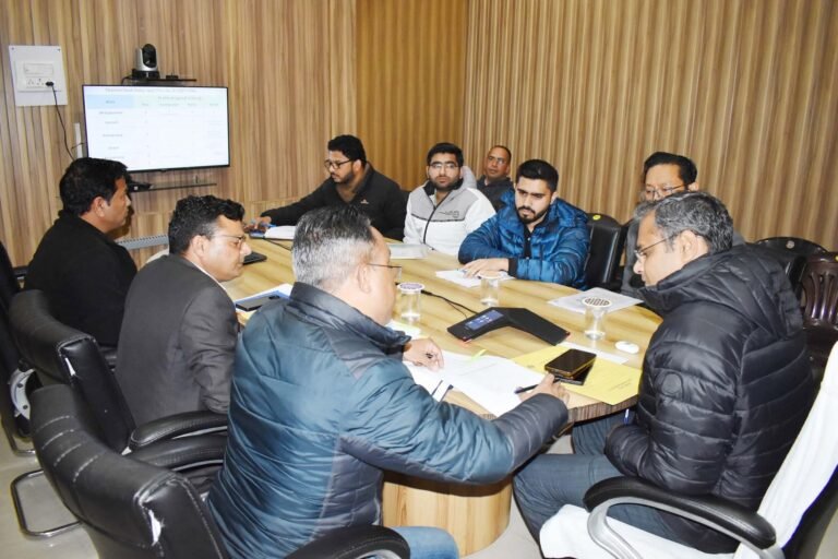 बाल एवं मातृ मृत्यु दर में कमी लाने के लिए प्रतिबद्धतापूर्वक करें कार्य: डीएम 