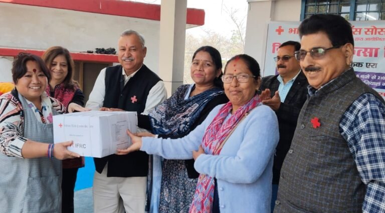 स्व0 रत्नी देवी की 10वे पुण्यतिथि पर भारतीय रेडक्रास सोसायटी द्वारा निःशुल्क स्वास्थ्य शिविर आयोजित