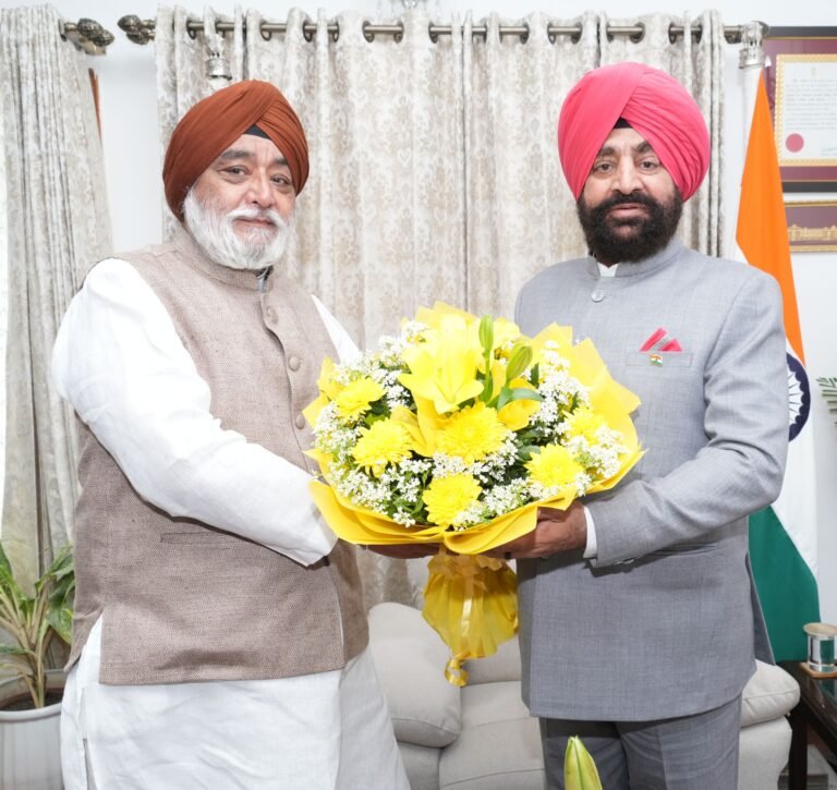 हेमकुंड साहिब मैनेजमेंट ट्रस्ट के अध्यक्ष नरेंद्रजीत सिंह बिंद्रा ने राज्यपाल गुरमीत सिंह से की शिष्टाचार भेंट
