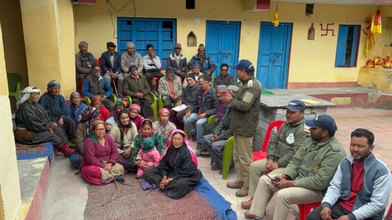 पेंग गांव में वन पंचायत की मजबूती पर मंथन: जल-जंगल-जमीन के संरक्षण के लिए बना ‘माइक्रो प्लान’