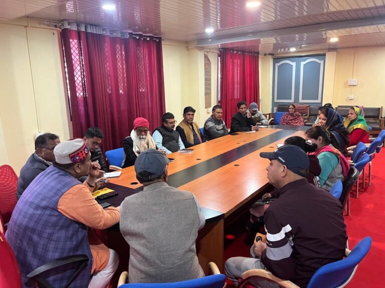 बदरीनाथ धाम के कपाट खुलने की तैयारियाँ तेज: ऋषि प्रसाद सती ने संगठनों के साथ की अहम बैठक