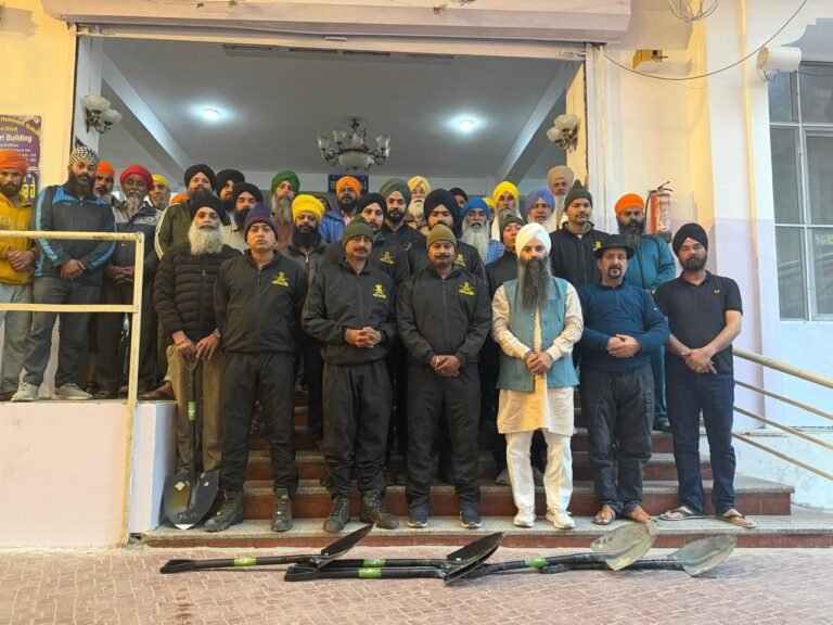 23 मई को खुलेंगे कपाट,हेमकुंड साहिब यात्रा की तैयारियां तेज, बर्फ हटाने के लिए सेना और सेवादारों का दल रवाना