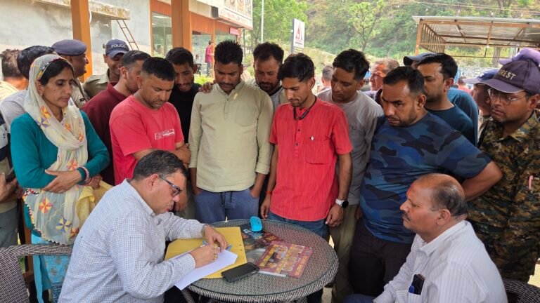 वनाग्नि बुझाते समय युवक की मौत, परिवार को 15 लाख सहायता का लिखित आश्वासन