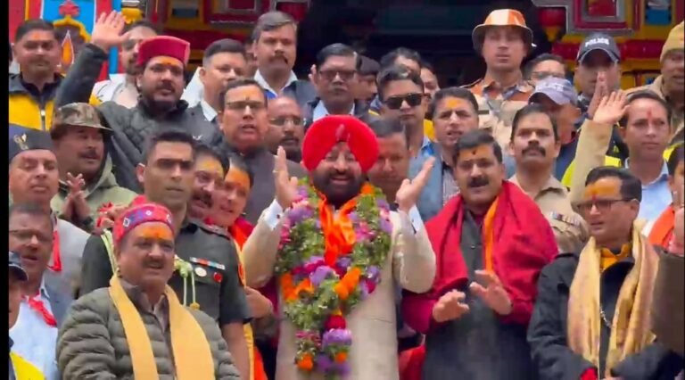 राज्यपाल लेफ्टिनेंट जनरल गुरमीत सिंह ने किए बदरीनाथ धाम के दर्शन