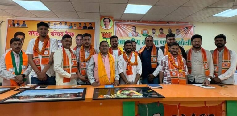 भाजयुमो चमोली की परिचय बैठक संपन्न: निष्ठा भाव से संगठन की मजबूती में जुटें युवा