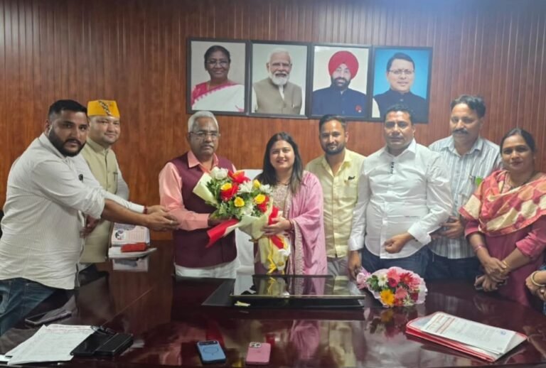 उत्तराखंड प्रधान संगठन के प्रदेश अध्यक्ष योगिता रावत ने पंचायती राज मंत्री से की भेंट